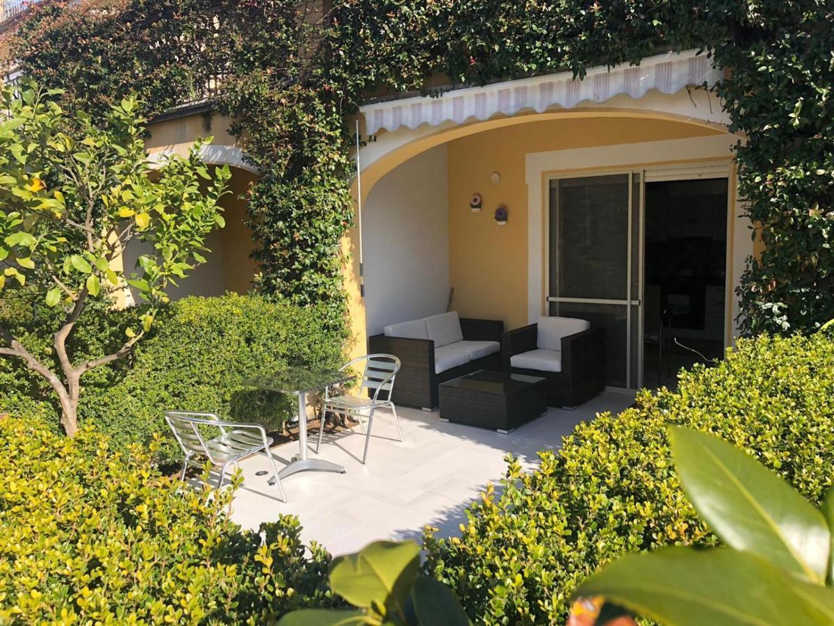 Pizzo Beach Club. One Bedroom Apt 13G Eksteriør bilde